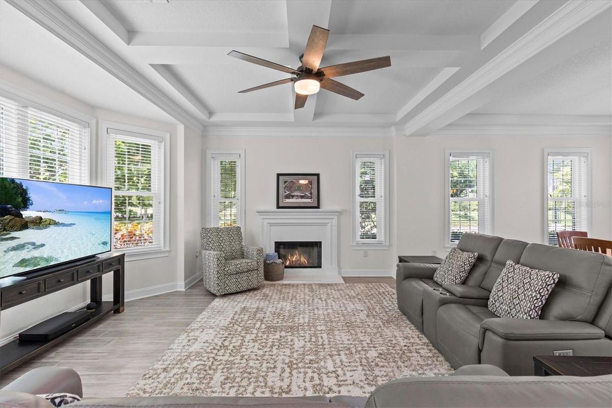 Perfect for large family holiday gatherings.
