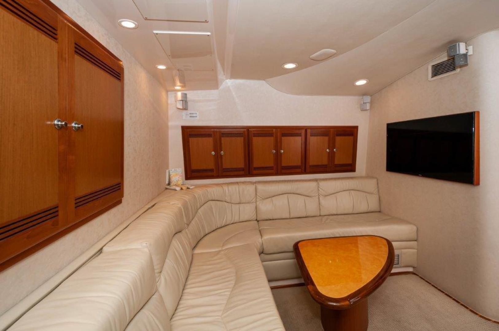 2007 Cabo 45 Express  Salon