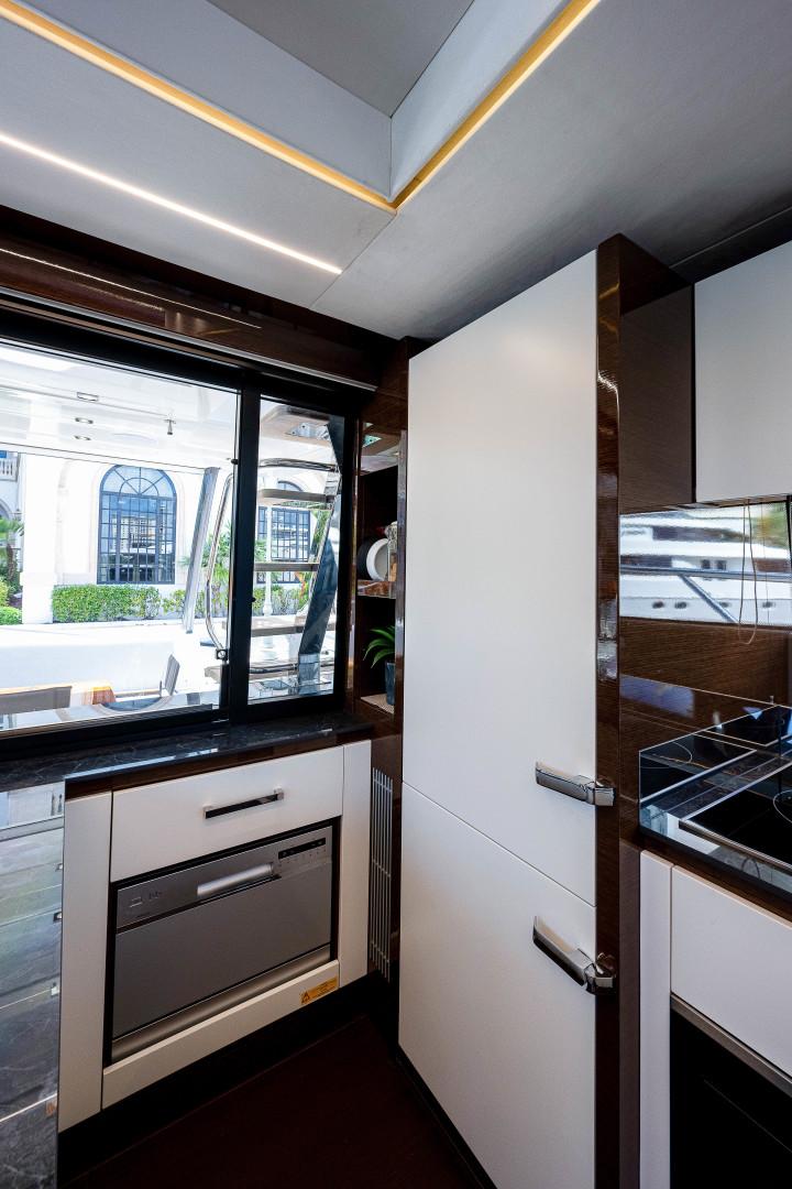 Presitige 63- DOG HOUSE - Galley