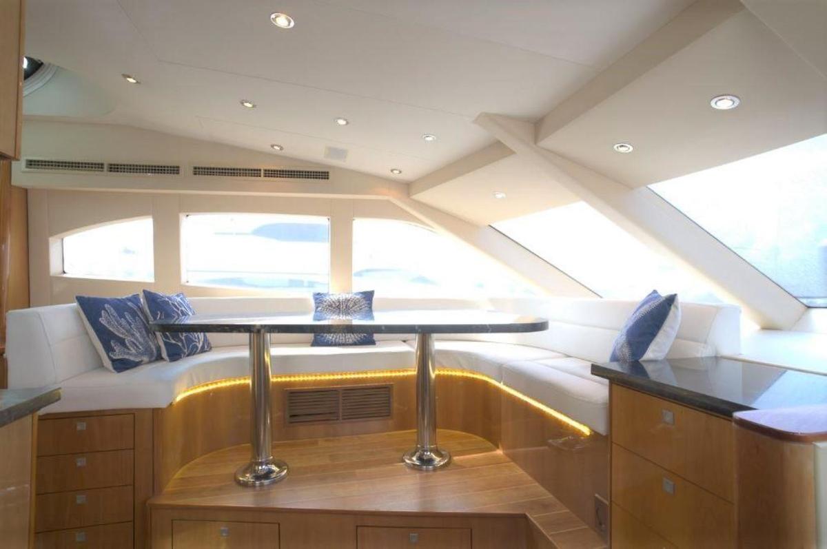 Forward Settee