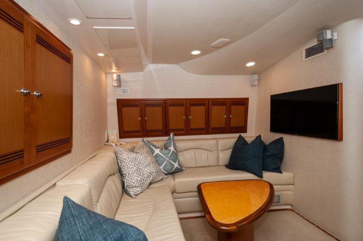 2007 Cabo 45 Express  Salon 2