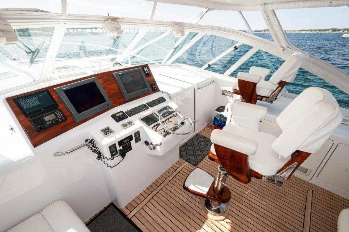 2007 Cabo 45 Express  Helm