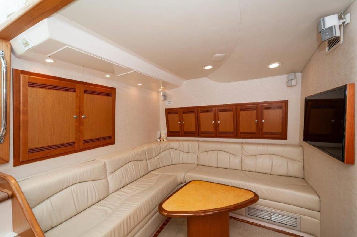 2007 Cabo 45 Express  Salon 1