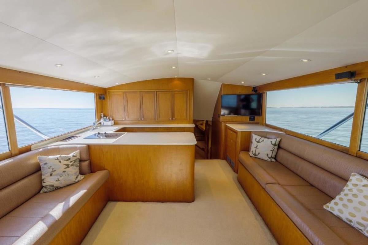 Blackwell 61 Renegade - Interior Salon