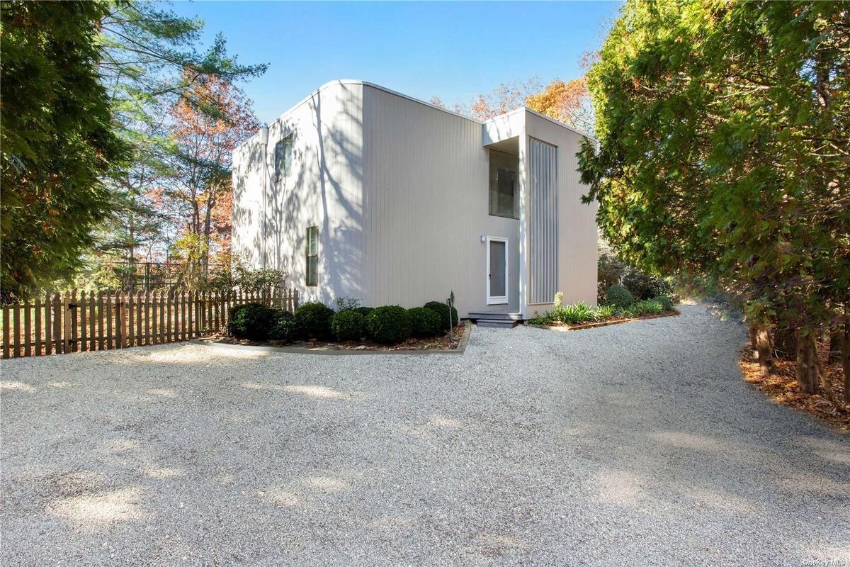 Spacious Modern Contemporary
