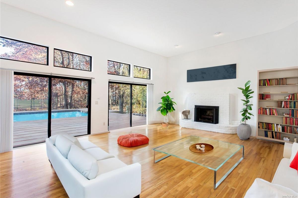 High Ceilings Easy access to the Pool Deck
