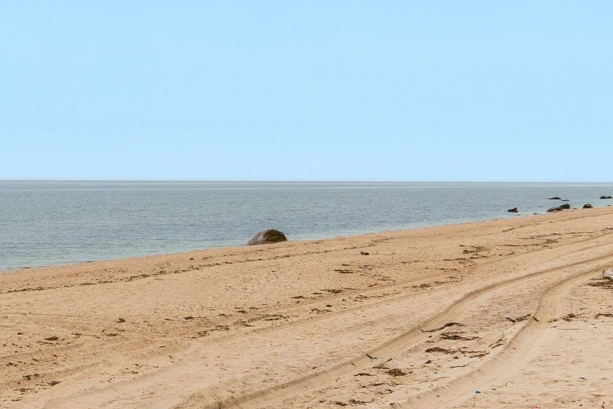 Easy access to community Beach 