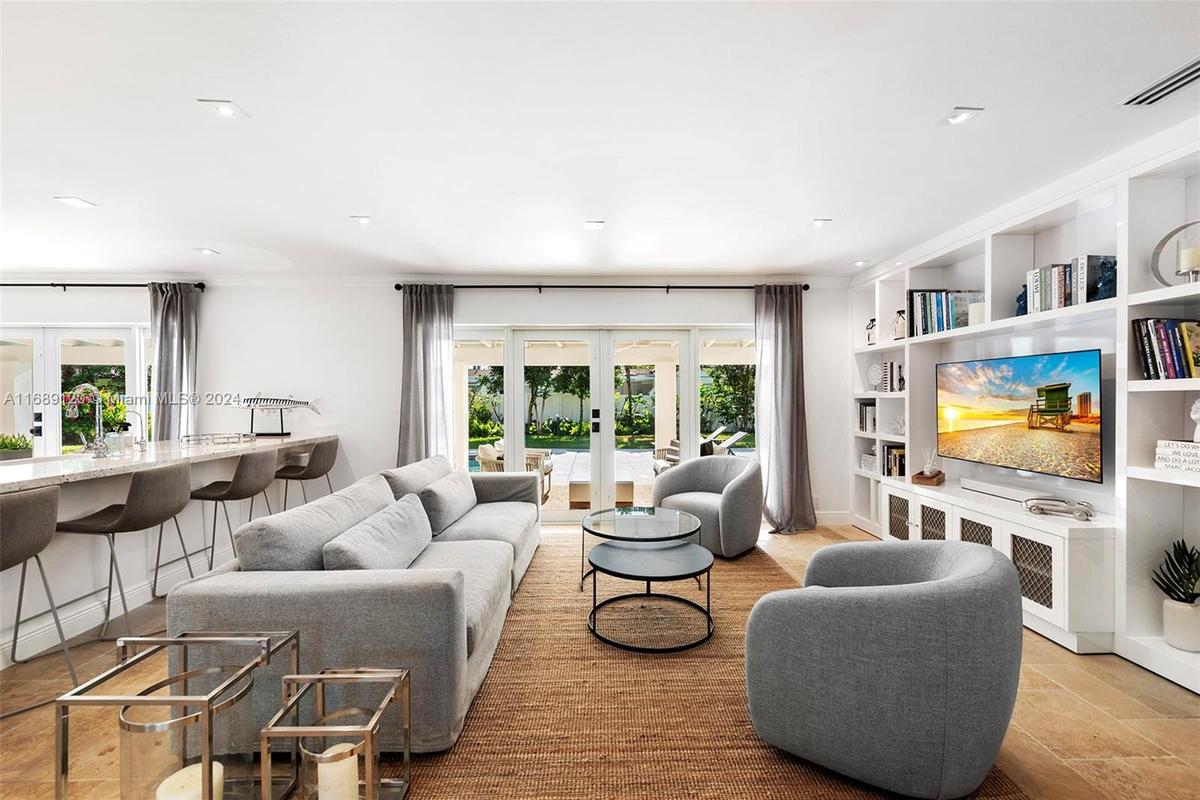 Welcoming common area, perfect for enjoying family time together.
