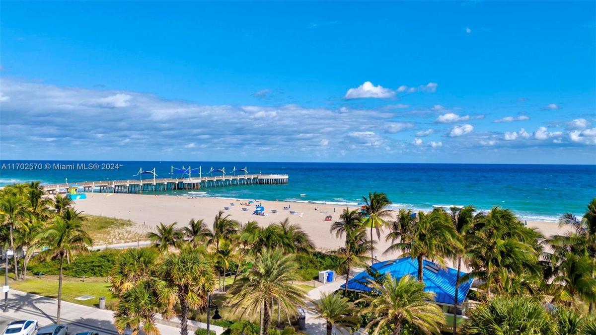 Steps to the beach, pier, restaurants, and​​‌​​​​‌​‌​​​​‌​​‌​​​‌​‌​​‌‌​‌​​ shopping.