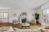 Living Area, Fireplace, Balcon