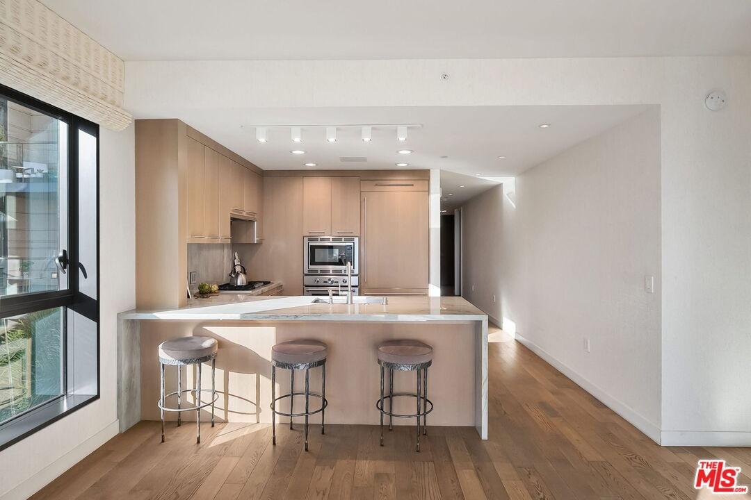 Breakfast Bar | Kitchen