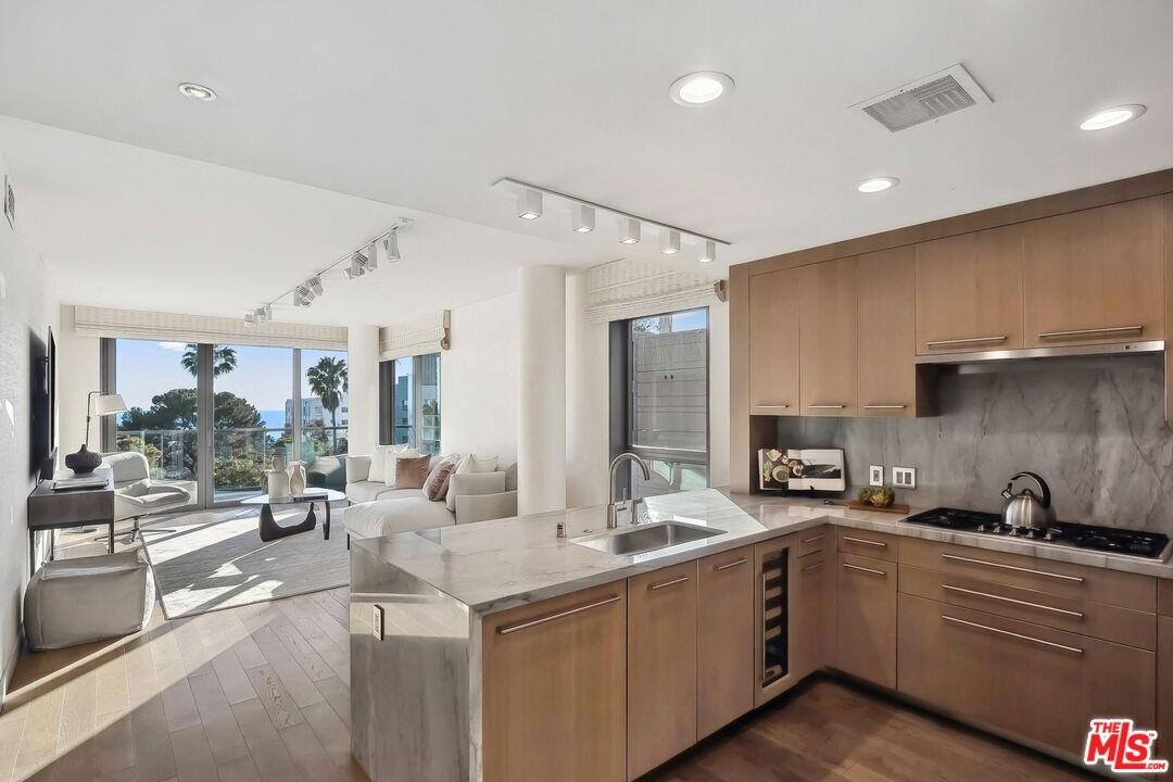 Breakfast Bar | Kitchen