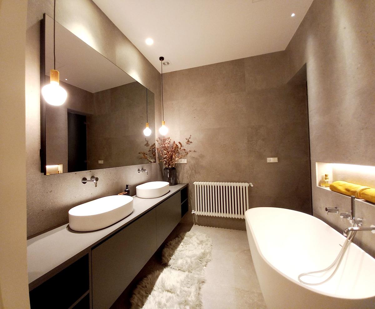bathroom in suite 1