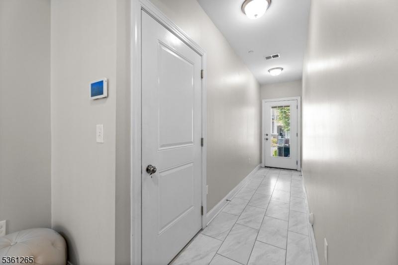 End Unit two way entry