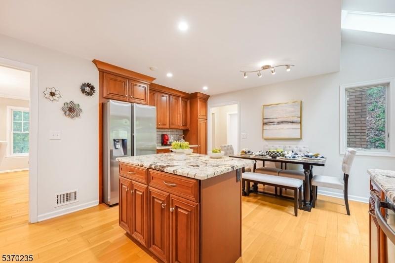 Eat in Kitchen w Dining