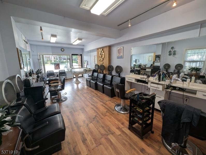 4 Haircut Stations