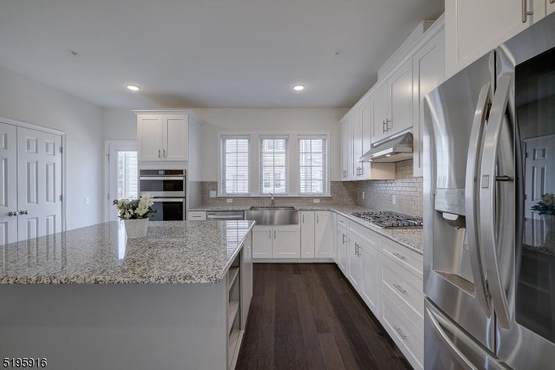 Chef's Gourmet Kitchen