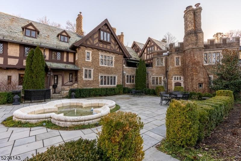 Front patio with fountain