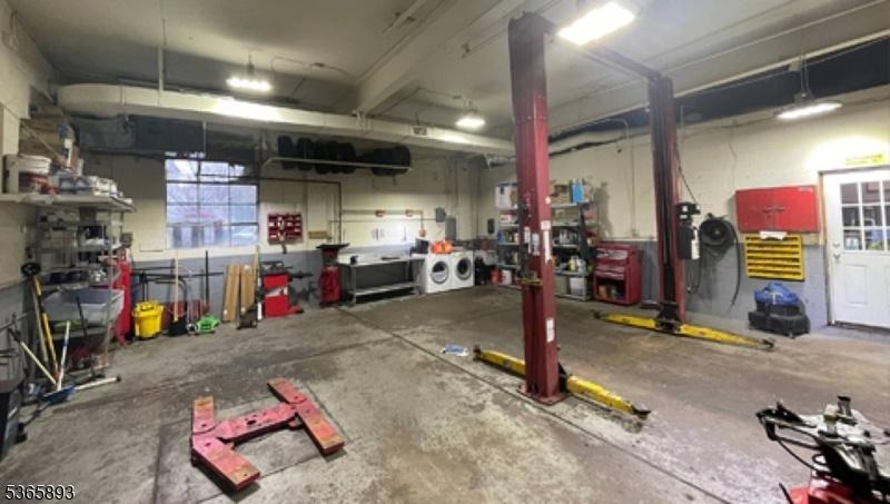 SHOP 2 BAYS