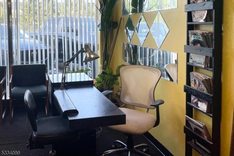 Manicure Station