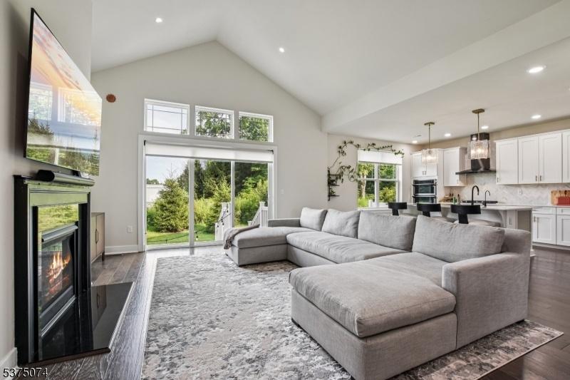 Living/Kitchen Area