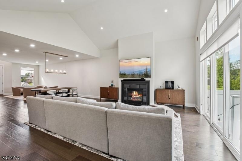 Living/Dining Area