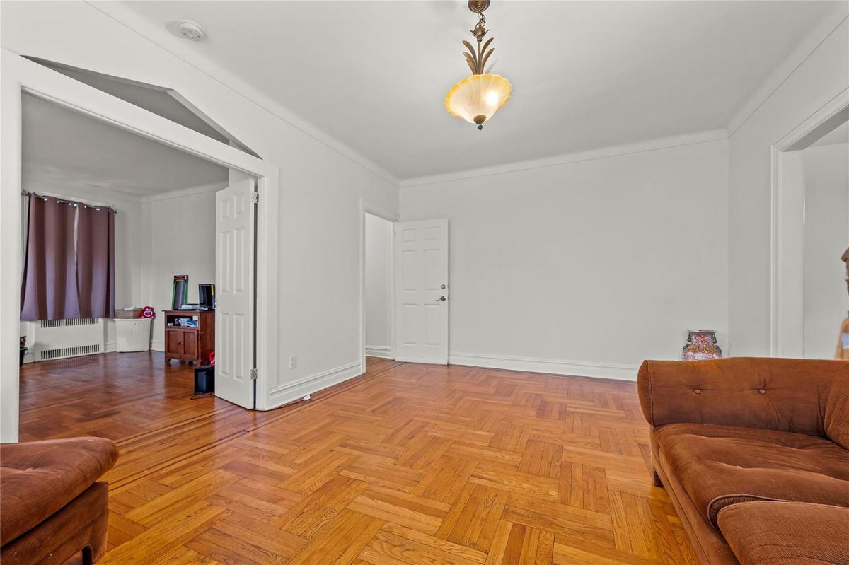 Living area with crown molding