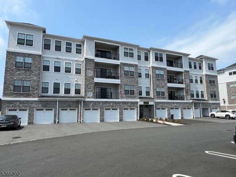 37-48 Whitney Ave
