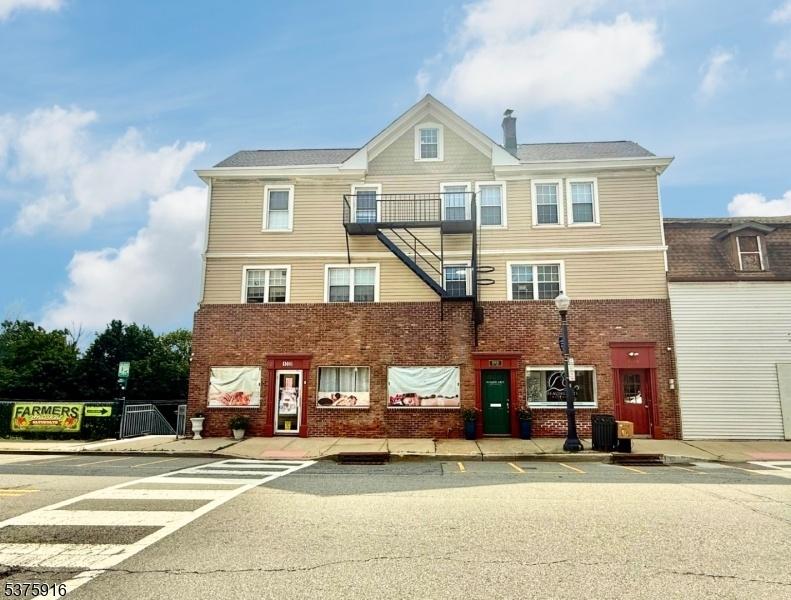 6 UNITS - 4 APTS & 2 RETAIL