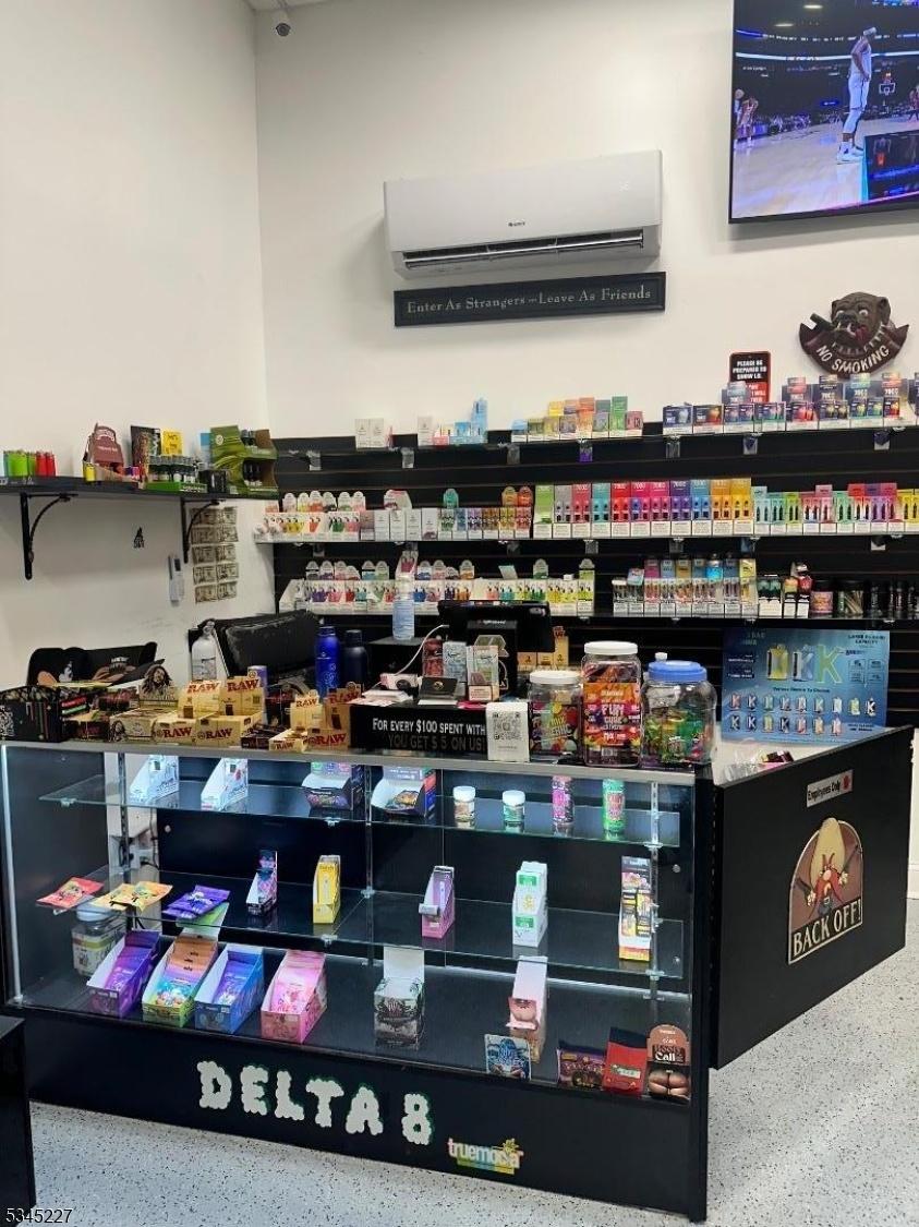 Turn key Smoke shop