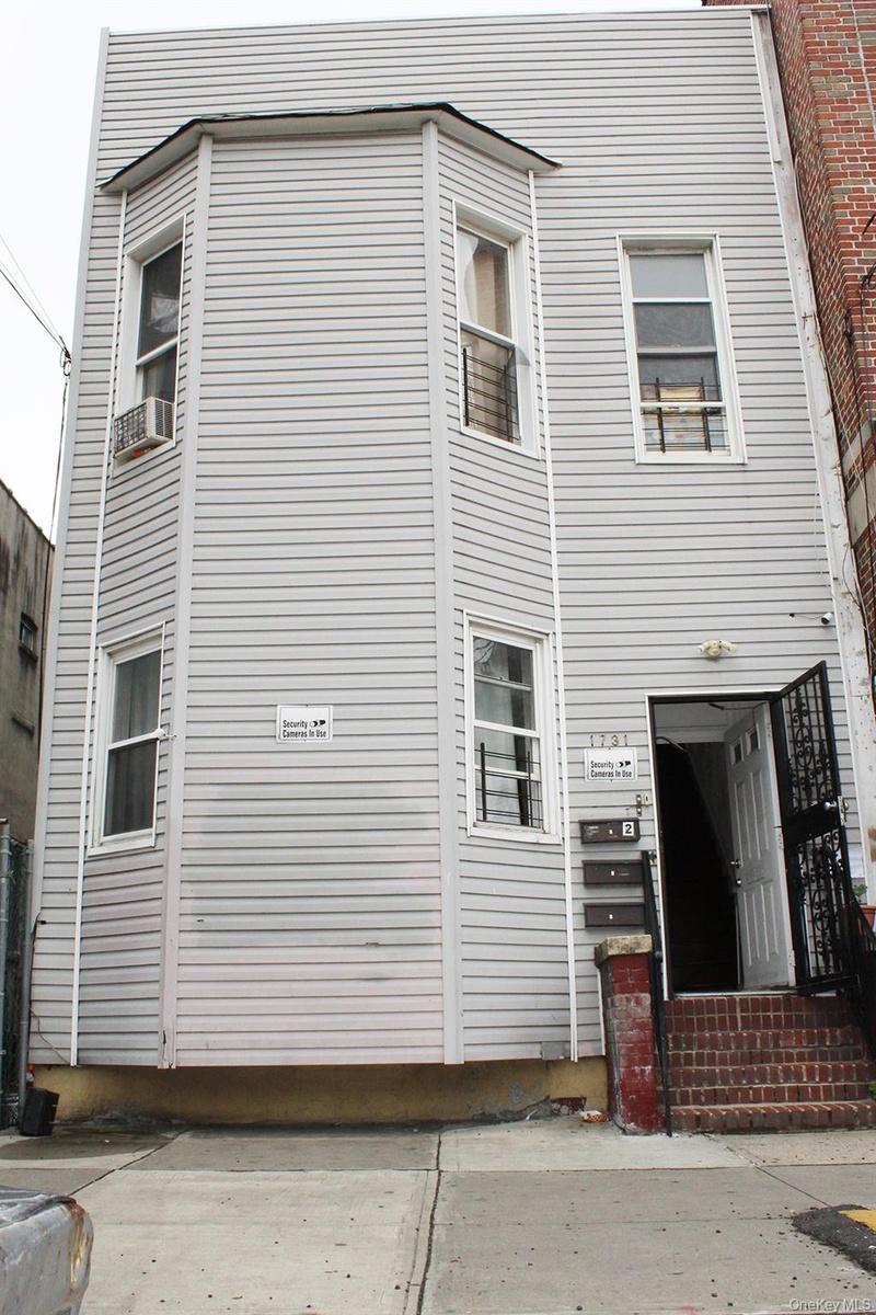 View of home's exterior