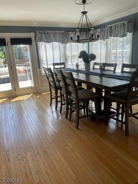 Light & airy dining room