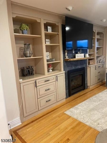 Gas fireplace with built-ins