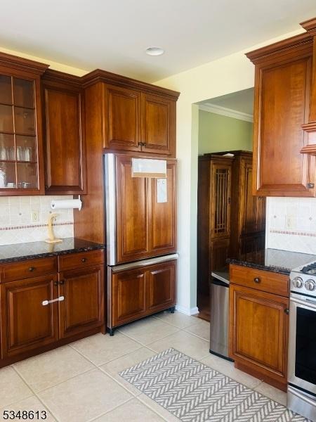 CUSTOM KITCHEN