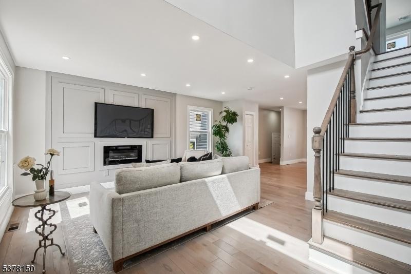 foyer to 2nd floor