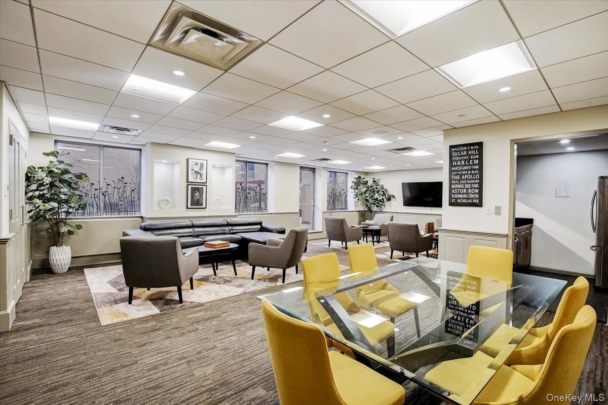 Building lobby featuring a drop ceiling