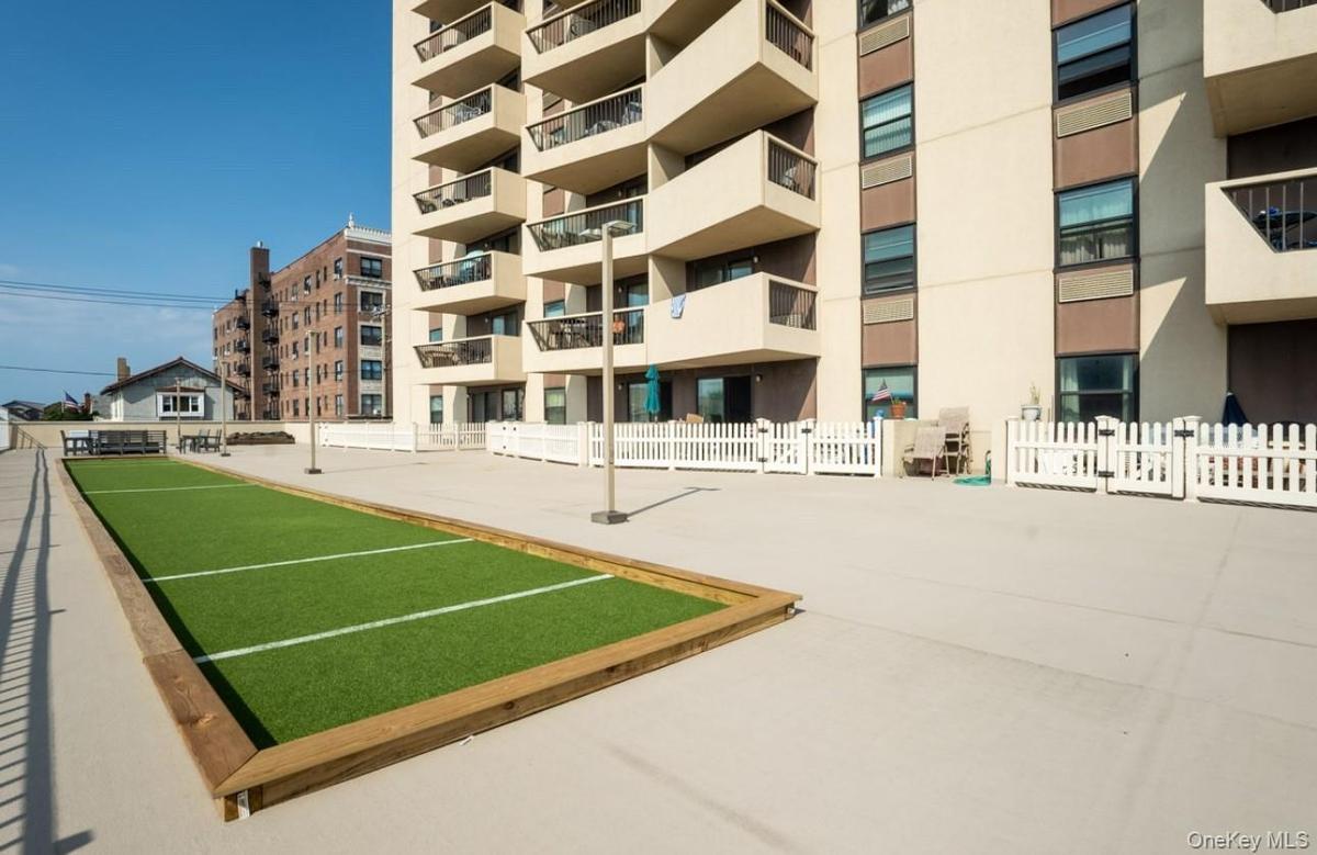 View of apartment building / complex