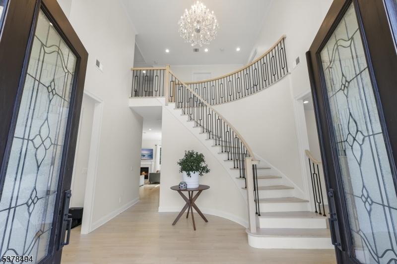 2 Level Foyer