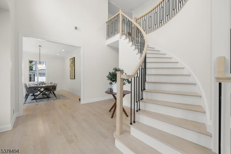 2 Level Foyer