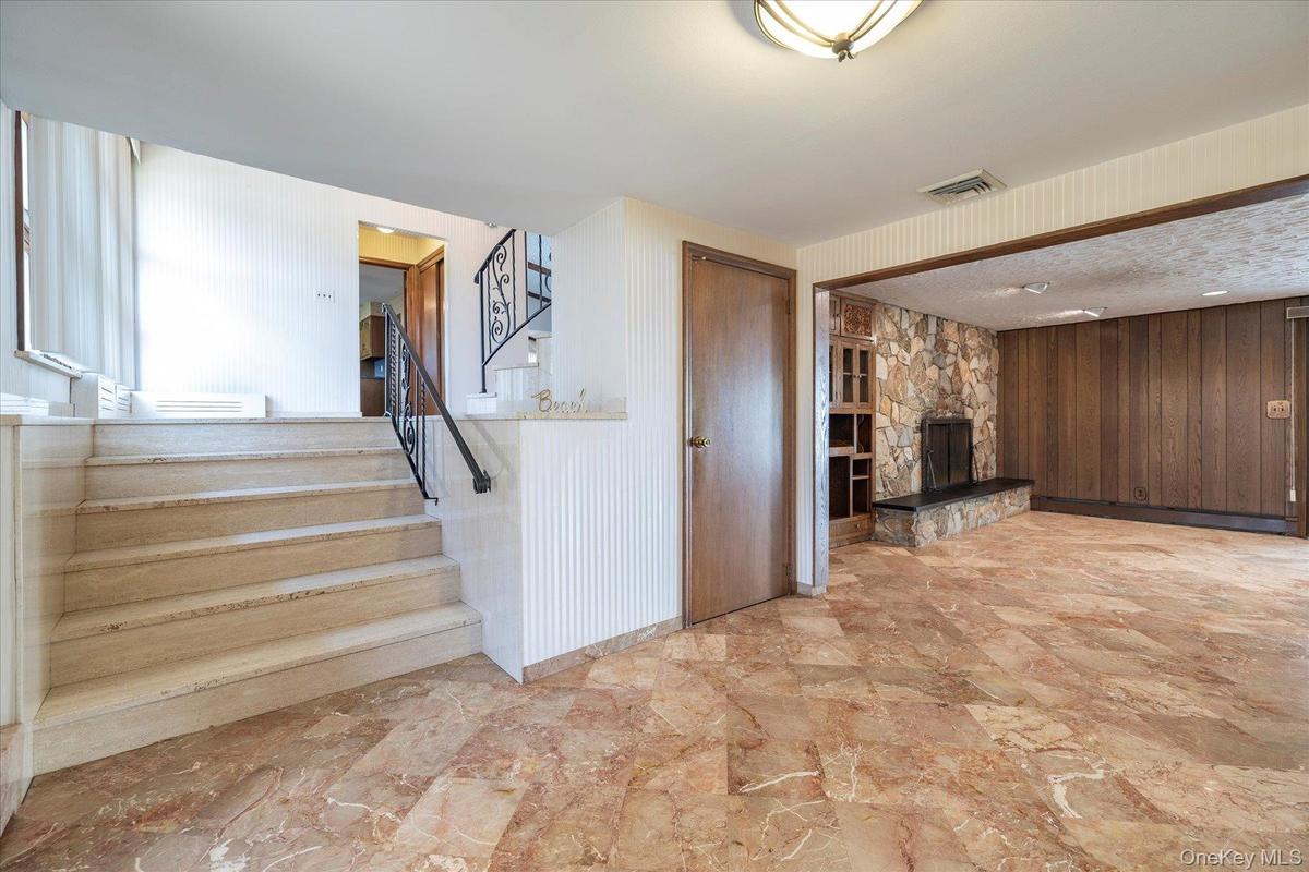 Stairway to 2nd Floor Foyer