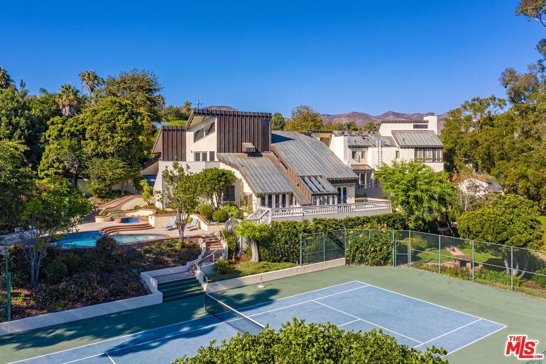 Tennis court, pool with park l