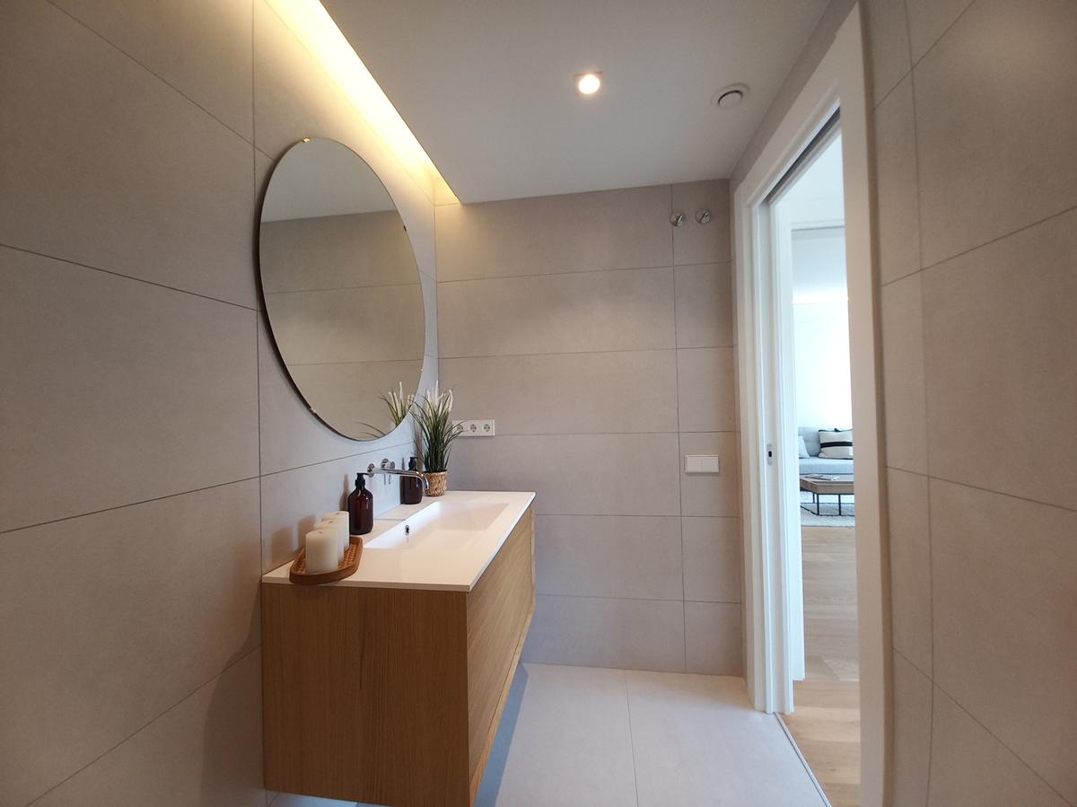 bathroom  in suite
