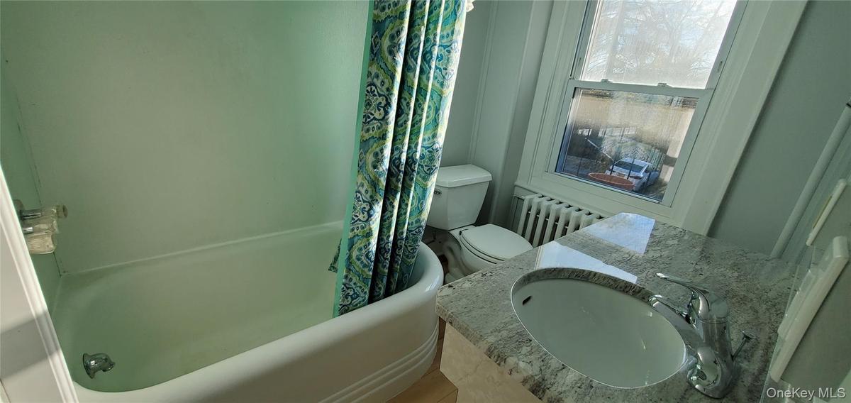 2nd Floor Front Building Full bath