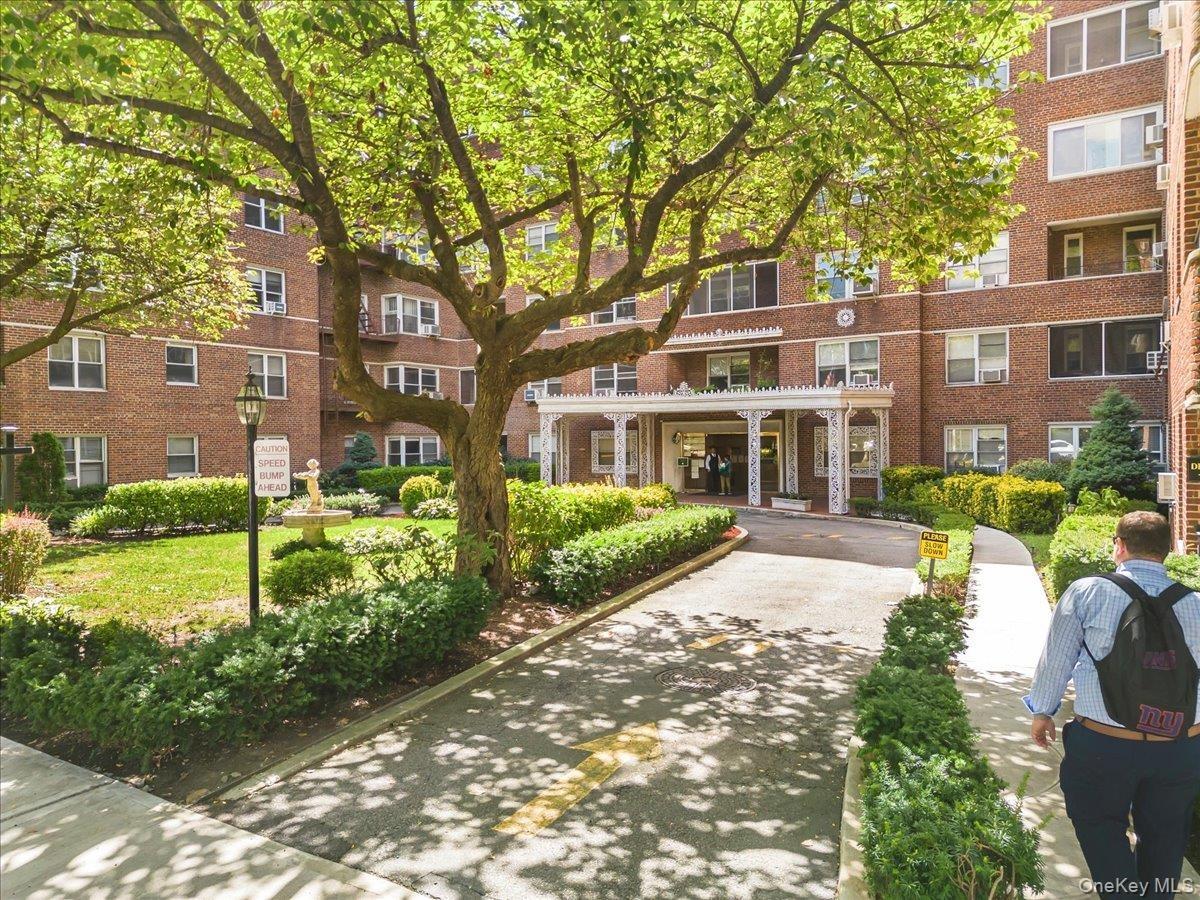 View of apartment building / complex