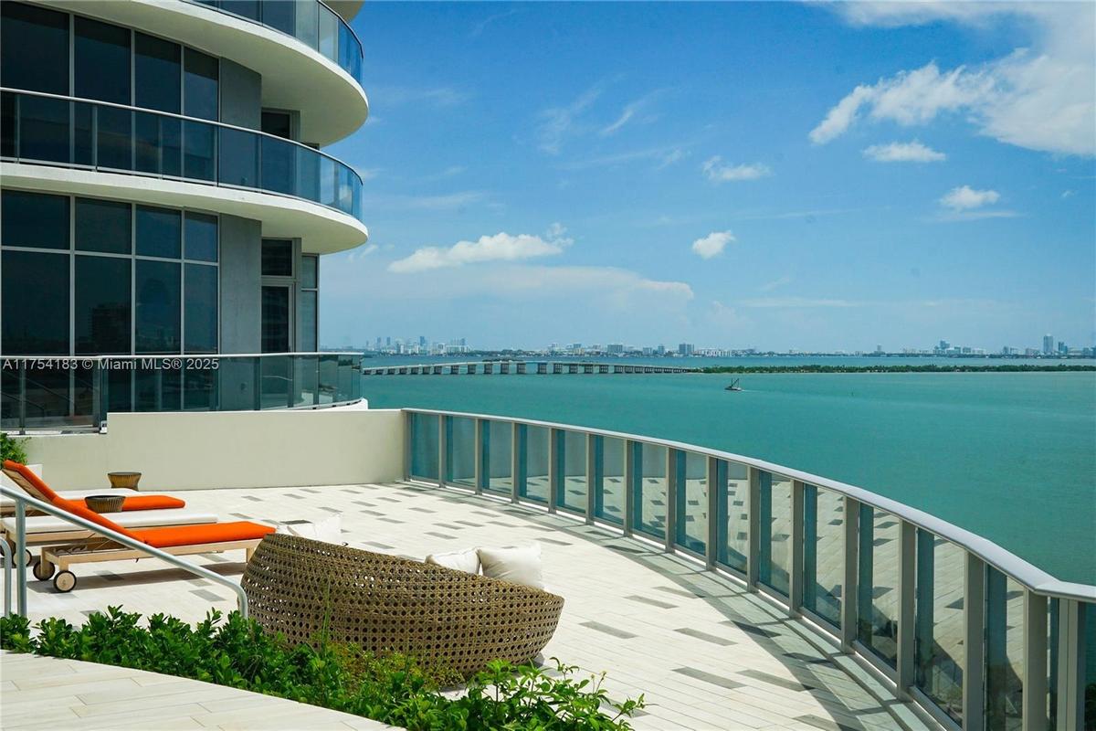 Deck Lounge