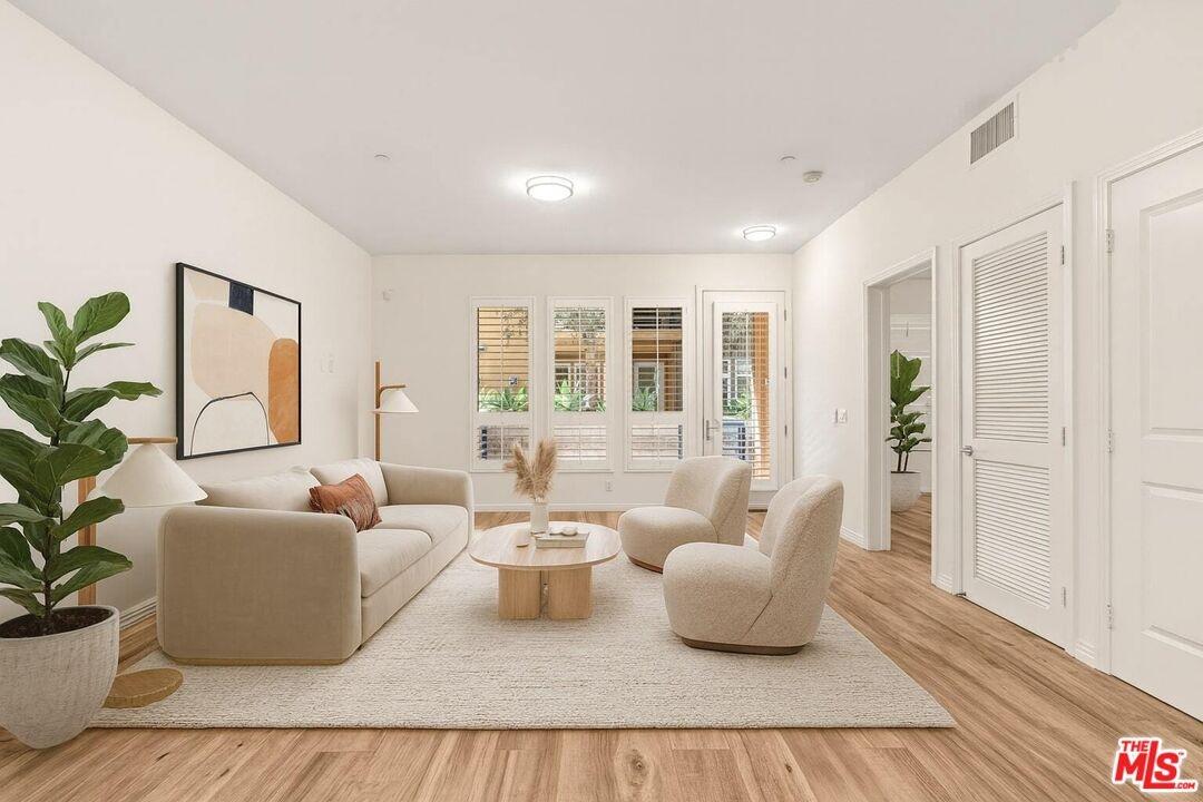 Living Room (Virtually staged