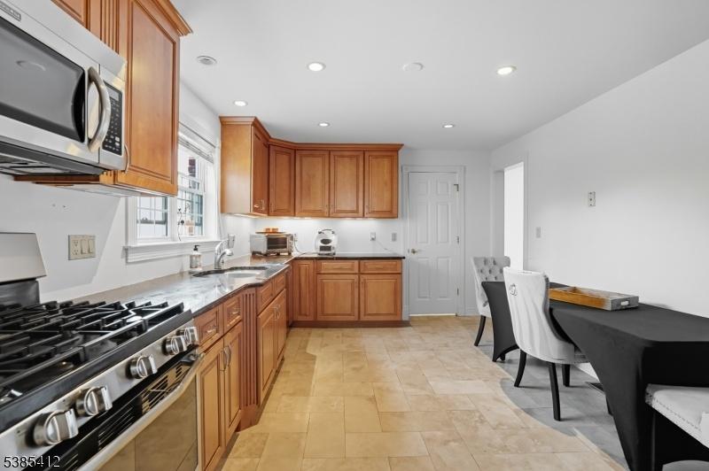 Eat In Kitchen