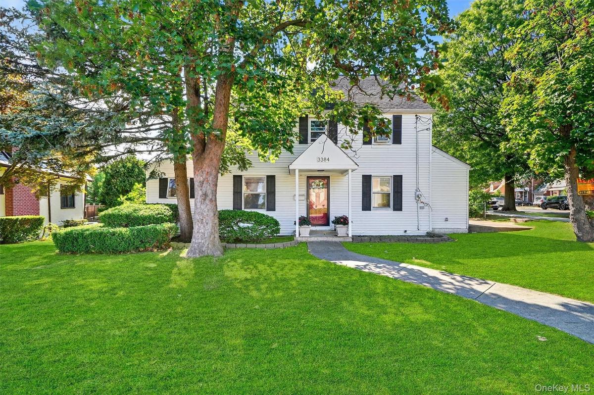 Colonial inspired home with a front yard