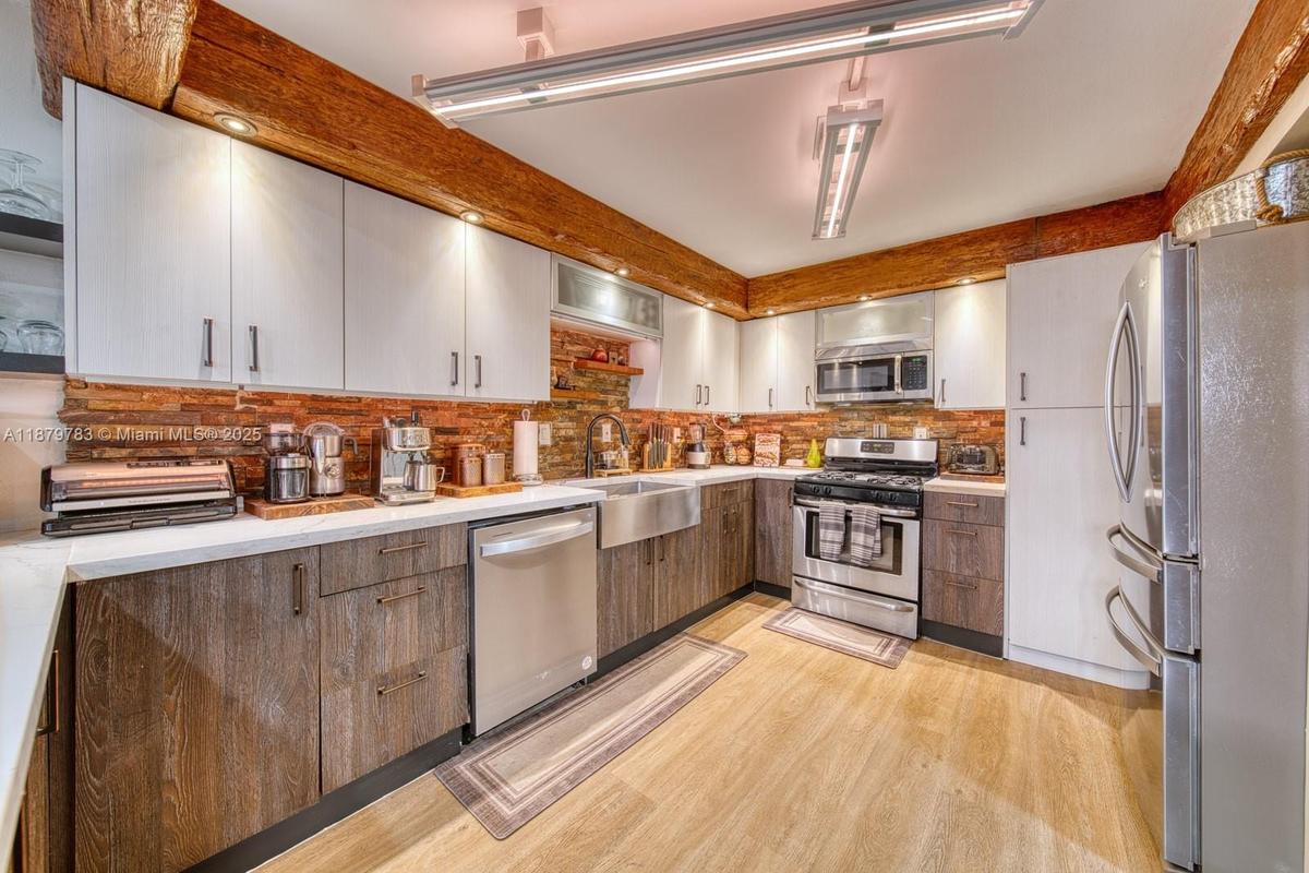 Faux Beams.
Custom Lighting