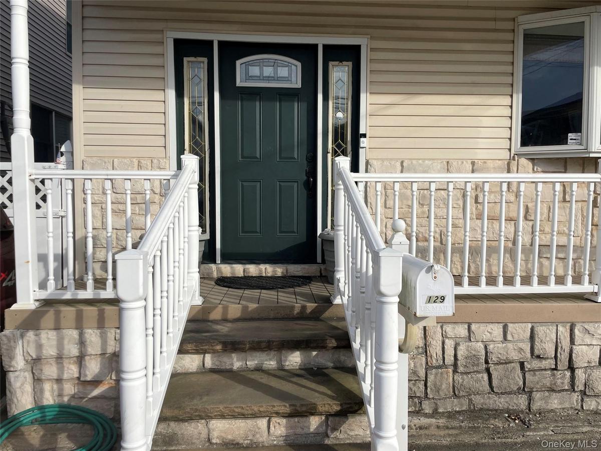 Property entrance with a porch